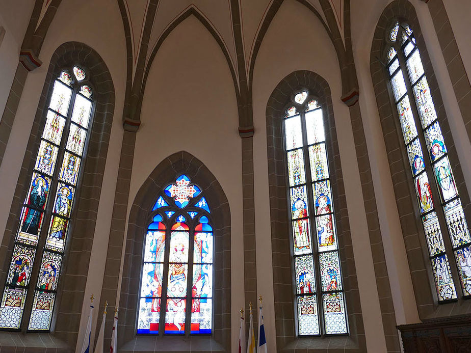 Die Chorfenster in der Stadtpfarrkirche St. Crescentius in Naumburg (Foto: Karl-Franz Thiede)